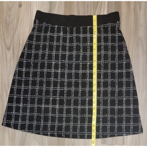 Gilli Black & White Skirt - Picture 3 of 6